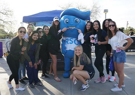 dental students posing with mascot Splash